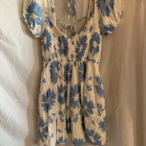 American Eagle Outfitters Blue and Cream Smocked Dress w/ pockets